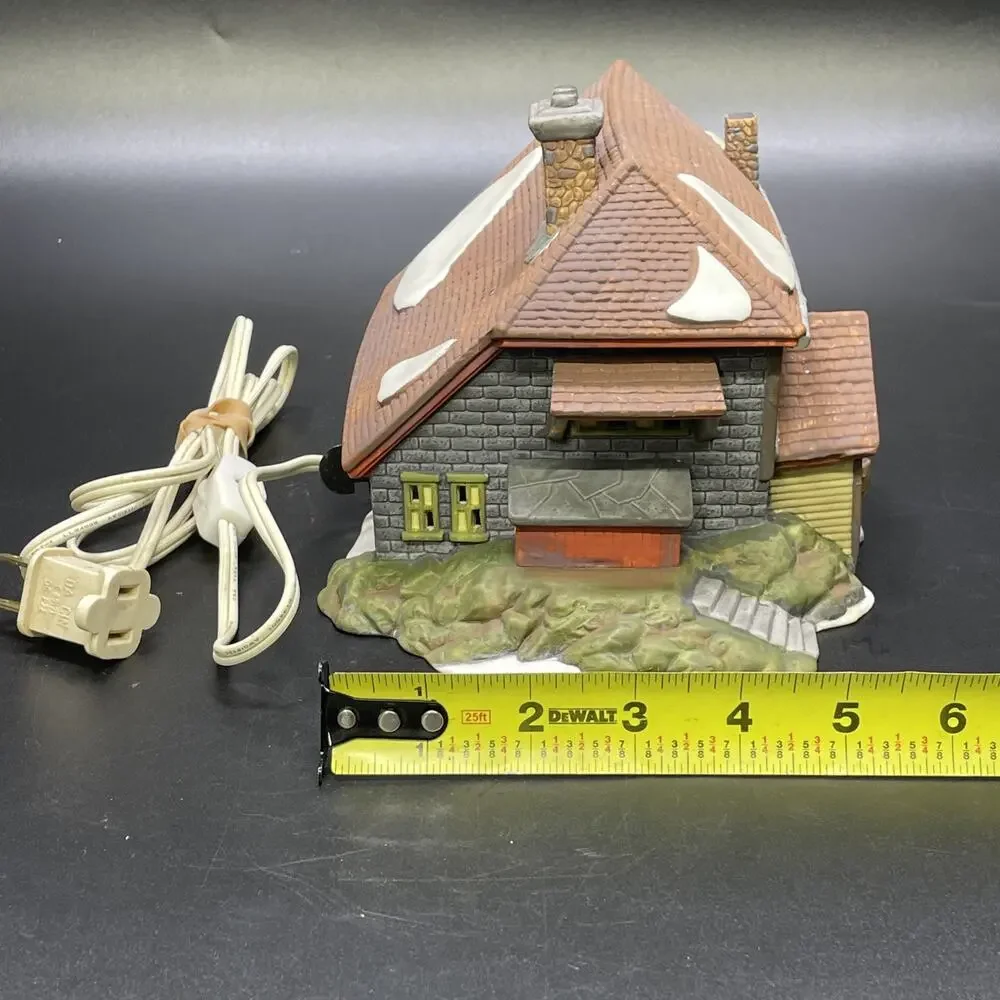 1992 Dept 56 New England Christmas Village Bluebird Seed and Bulb #56421 Works
